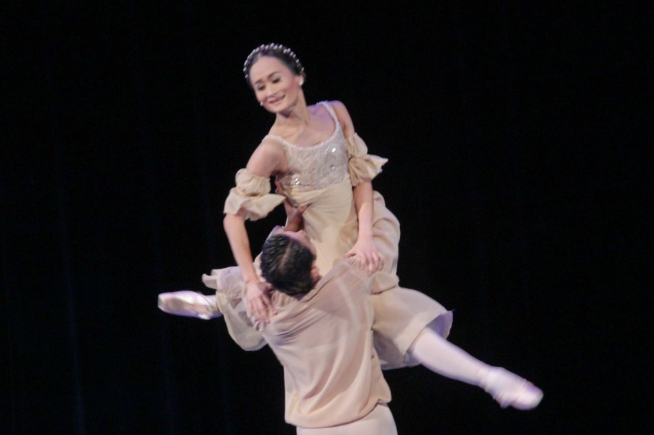 Lisa Macuja Elizalde and Rudy de Dios perform PROKOFIEV: Romeo & Juliet. THE LEGENDS AND THE CLASSICS ENCORE was held at the CCP last Oct 12, 2013. Catch Lisa’s other performances: La Bayadere—Nov. 17, 730pm, The Nutcracker gala is on Nov. 29, 730 pm, Dec. 1 and 7, 3pm And Heart 2 Heart: Ballet & Ballads, Feb 21, 2014 730pm all at the Aliw Theater. Photo by Jude Bautista