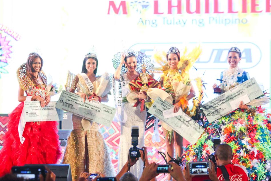 Center: Reyna Ng Aliwan 2014 no. 6 Steffi Rose Aberasturi – Sinulog Festival, Cebu City with her court from left 2nd Runner Up no. 16 Michelle Marie Monte –Dinagyang Festival, Iloilo City, 1st R. Up No.13 Shaira Lenn Roberto – Singkaban Festival, No.14 Hazel Mae Trasmonte – Sinulog De Kabankalan, Negros Occidental and Miss Star of the Night / Miss Phil Star No. 8 Maria Gigante – Palawod Festival, Bantayan Island Cebu. Reyna Ng Aliwan pageant was held last April 26, 2014 at the Aliwan Theater grounds, CCP Complex. Photo by Jude Bautista