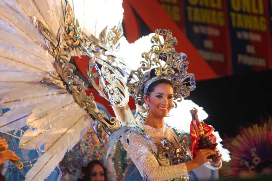 Reyna ng Aliwan 2014 winner No.6 Steffi Rose Aberasturi – Sinulog Festival, Cebu City, also garnered Best in Festival Costume, Miss Unique Smile, Best in Swimsuit / Coca Cola Body, Best in Evening Gown / Miss Dazzling Beauty. Reyna Ng Aliwan pageant was held last April 26, 2014 at the Aliwan Theater grounds, CCP Complex. Photo by Jude Bautista