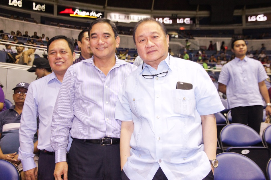 from right: PLDT Chairman and SBP Pres. Manny V Pangilinan and MPTC Pres. & CEO Ramoncito Fernandez. Catch PBA games live in SMART ARANETA Coliseum. If not you can watch the PBA’s 40th season live airing on TV5 five times a week on TUES, WED and FRI, with the first game at 4:15 p.m. and the second game at 7 p.m.; on SAT at 5 p.m.; and SUN at 3 p.m. and 5 p.m. Photo by Jude Bautista
