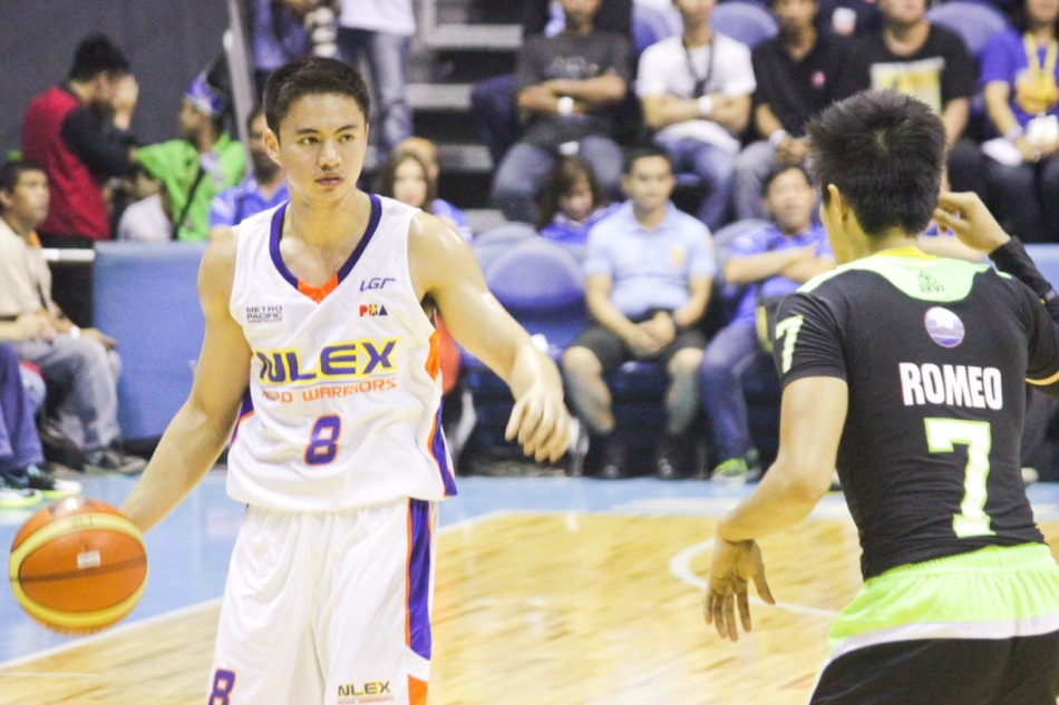 NLEX Road Warrior John Raymundo calls play with Batang Pier Terrence Romeo guarding him. Catch PBA games live in SMART ARANETA Coliseum. If not you can watch the PBA’s 40th season live airing on TV5 five times a week on TUES, WED and FRI, with the first game at 4:15 p.m. and the second game at 7 p.m.; on SAT at 5 p.m.; and SUN at 3 p.m. and 5 p.m. Photo by Jude Bautista