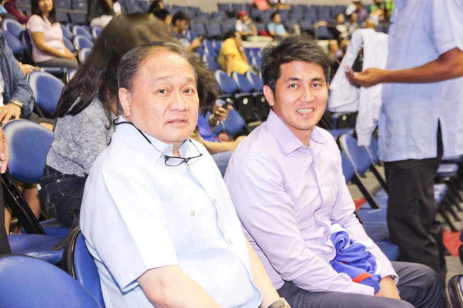 from left: PLDT Chairman and SBP Pres. Manny V Pangilinan and MPTC Chief Financial Officer and Treasurer Christopher Lizo. Catch PBA games live in SMART ARANETA Coliseum. If not you can watch the PBA’s 40th season live airing on TV5 five times a week on TUES, WED and FRI, with the first game at 4:15 p.m. and the second game at 7 p.m.; on SAT at 5 p.m.; and SUN at 3 p.m. and 5 p.m. Photo by Jude Bautista
