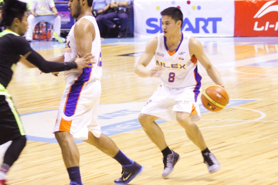 NLEX Road Warrior John Raymundo sets up offense. Catch PBA games live in SMART ARANETA Coliseum. If not you can watch the PBA’s 40th season live airing on TV5 five times a week on TUES, WED and FRI, with the first game at 4:15 p.m. and the second game at 7 p.m.; on SAT at 5 p.m.; and SUN at 3 p.m. and 5 p.m. Photo by Jude Bautista